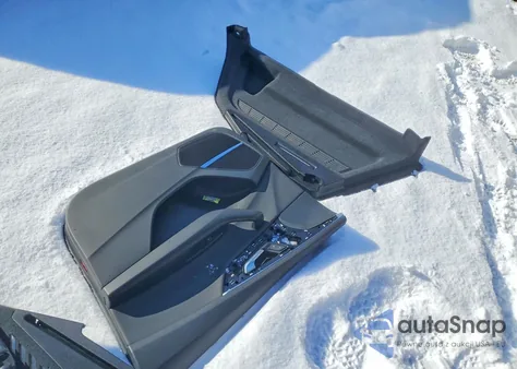 2021 Audi Q8 Premium Plus S-Line z USA, uszkodzony, nr VIN WA1EVAF17MD005444